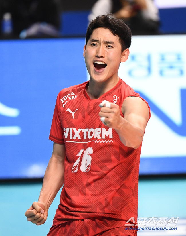 Left-handed big guns heading to Seoul, a serve master, dreams of winning their first championship...Goal? I'll enjoy it without any regrets