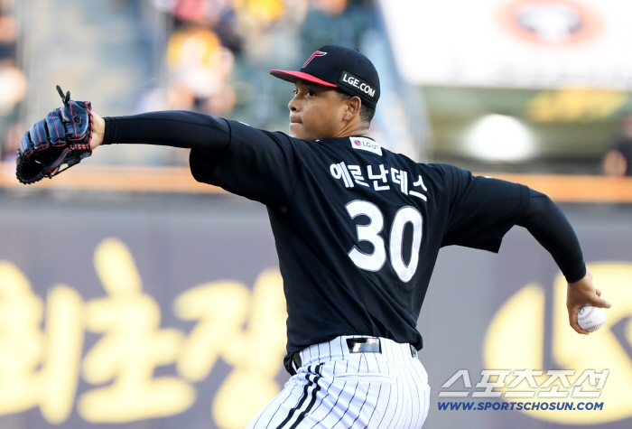 LG recruited foreign replacement super-strongest KBO League customized pitchers. He throws a curve well with an average of 150 kilometers to satisfy his chagrin. But who will be selected against Hanwha on the 8th