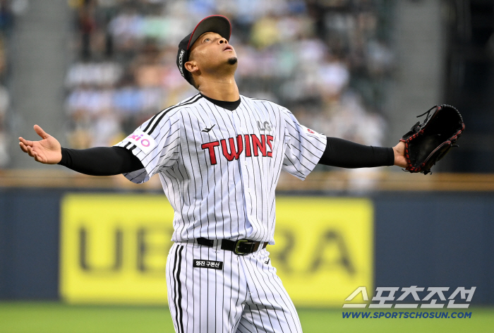 LG recruited foreign replacement super-strongest KBO League customized pitchers. He throws a curve well with an average of 150 kilometers to satisfy his chagrin. But who will be selected against Hanwha on the 8th
