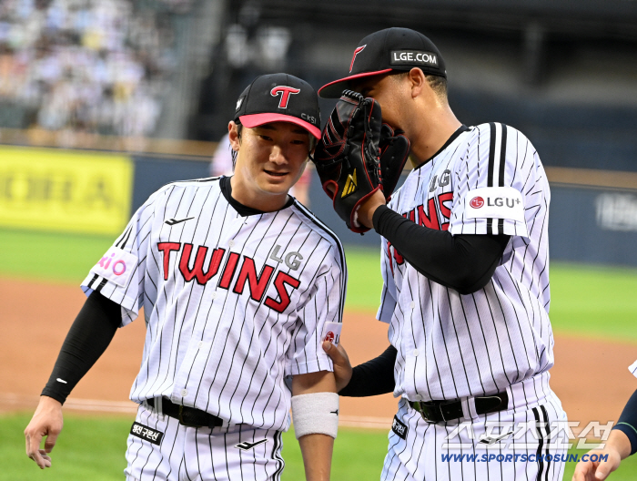 LG recruited foreign replacement super-strongest KBO League customized pitchers. He throws a curve well with an average of 150 kilometers to satisfy his chagrin. But who will be selected against Hanwha on the 8th