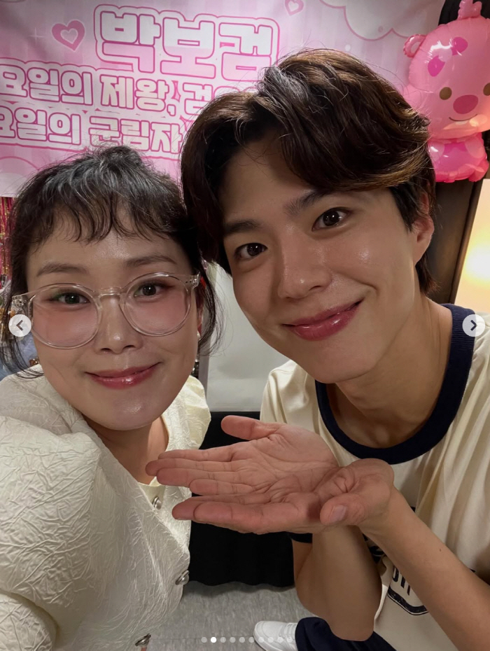 Park Seul-ki and Park Bo-gum gave back tribute..I went as the MC for the fan meeting. Make me the main character
