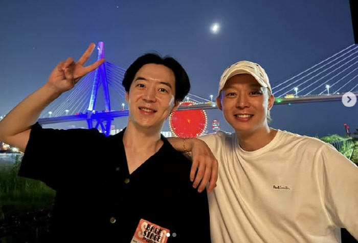 Park Yuchun Draws Attention with Silver Hair Amid Controversial Comeback