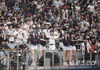  The enthusiasm of Lotte fans filled Gocheok Dome