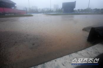  Gwangju Champions Field Ground in Heavy Rain