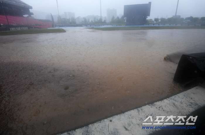 Gwangju Champions Field Ground in Heavy Rain