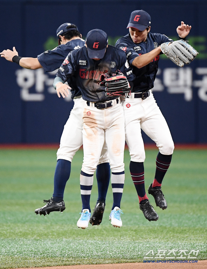  Lotte wins 9-3 over Kiwoom