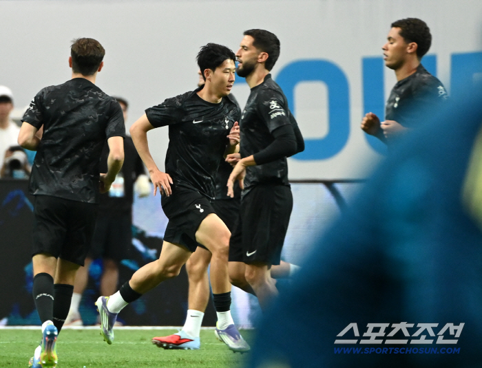  Son Heung-min, ahead of Tottenham's farewell match, prepares for the game quickly