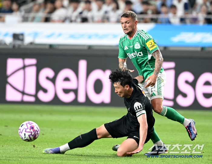  Son Heung-min gets a foul