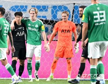  Son Heungmin??Gordon, put your hand up. Let's go easy