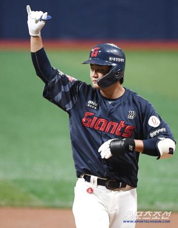  Son Hoyoung hit from the first inning