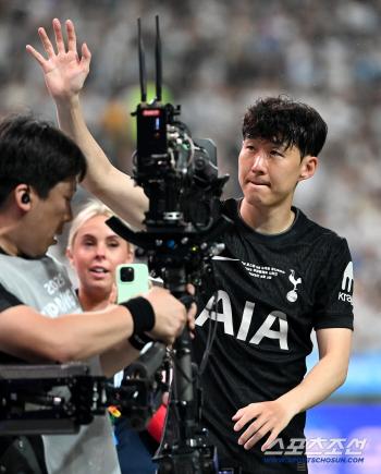  Tottenham's Son Heungmin, bye now