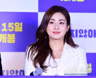 There are Shim Eun-kyung and Park Jin-ju..Kang So-ra Sunny's box office is thanks to me. (I'm Sunny, thank you)