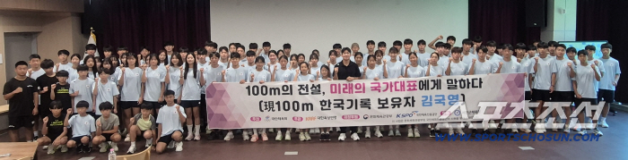 100m legend → Kim Kook-young's first move to the future national team was a warm meeting with promising runners in track and field