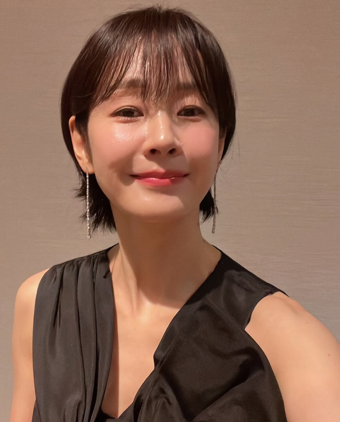 50-year-old Specifically, long hair..For the new season of bold short hair