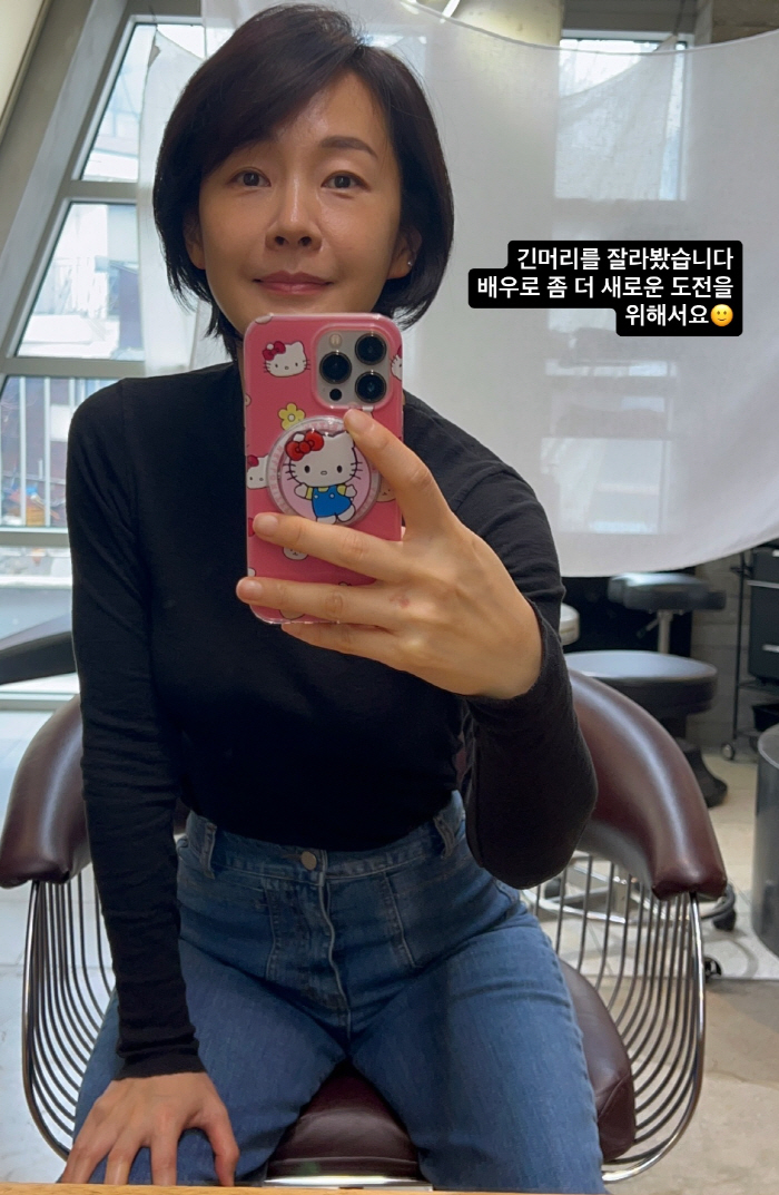50-year-old Specifically, long hair..For the new season of bold short hair