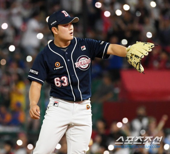  Doosan's Kim Taek-yeon tops Blue Dragon Ranking with overwhelming votes