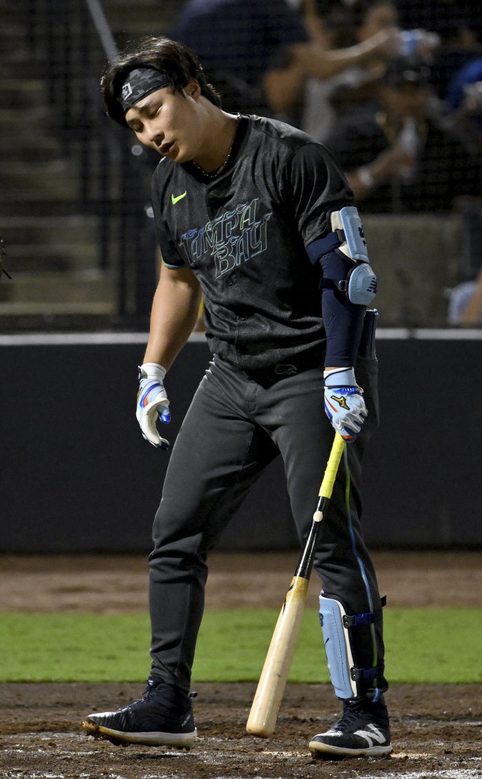 I'm thinking about ABS. Tampa Bay's Kim Ha-sung, who gave up one strike and one strikeout against the Dodgers, has one hit, one walk, and multiple bases. The team lost 0-3