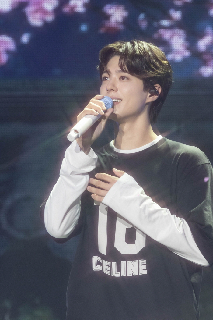 Park Bo-gum Kicks Off Global Fan Meeting Tour with 6,000 Fans in Seoul