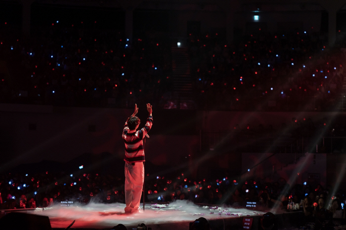 Park Bo-gum Kicks Off Global Fan Meeting Tour with 6,000 Fans in Seoul