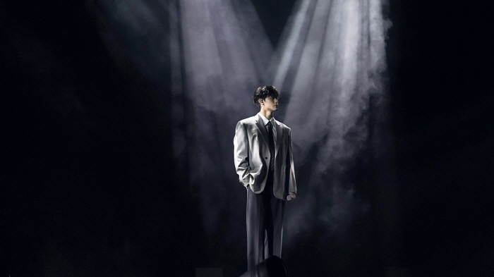 Lee Do-hyun, double celebration after being discharged from the military...Grand Galaxy Hotel Casting → First Fan Meeting Completion