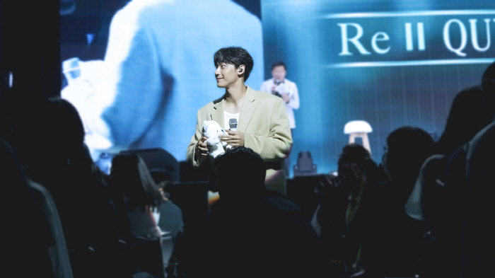 Lee Do-hyun, double celebration after being discharged from the military...Grand Galaxy Hotel Casting → First Fan Meeting Completion