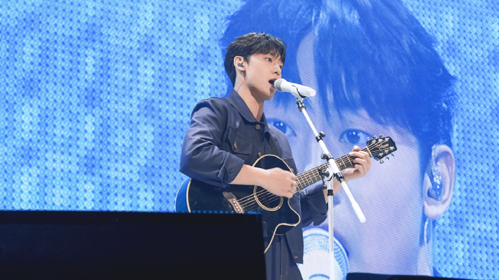 Lee Do-hyun, double celebration after being discharged from the military...Grand Galaxy Hotel Casting → First Fan Meeting Completion
