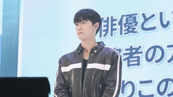 Lee Do-hyun, double celebration after being discharged from the military...Grand Galaxy Hotel Casting → First Fan Meeting Completion