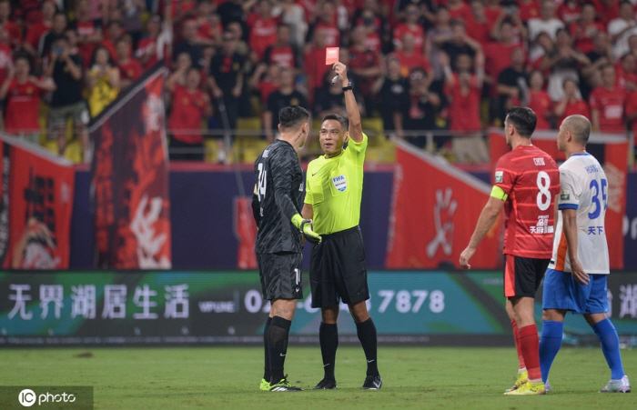 Match-fixing level foul → captain's armband brazen attitude, just before the stress explosion of the Trinity mastermind Choi Kang-hee