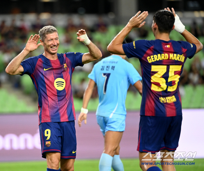  Lewandowski's extra goal