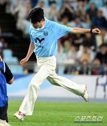  Youngtak, congratulations as much as a soccer player!