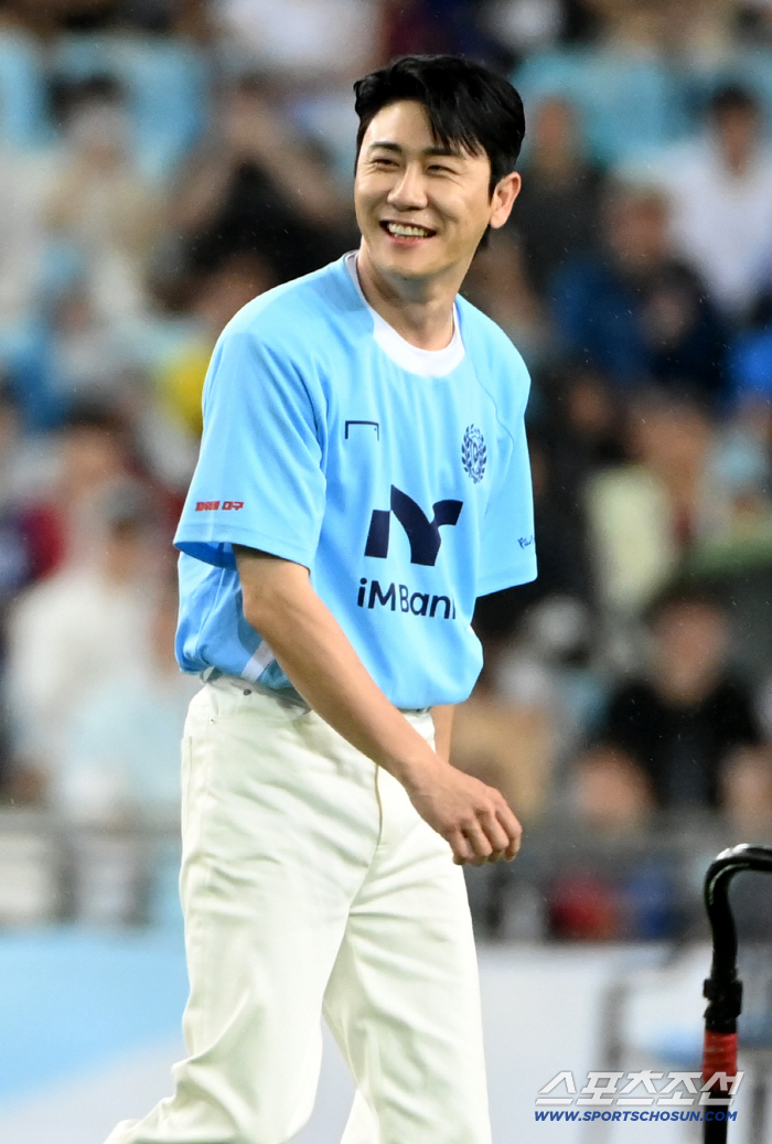  Youngtak's happy smile
