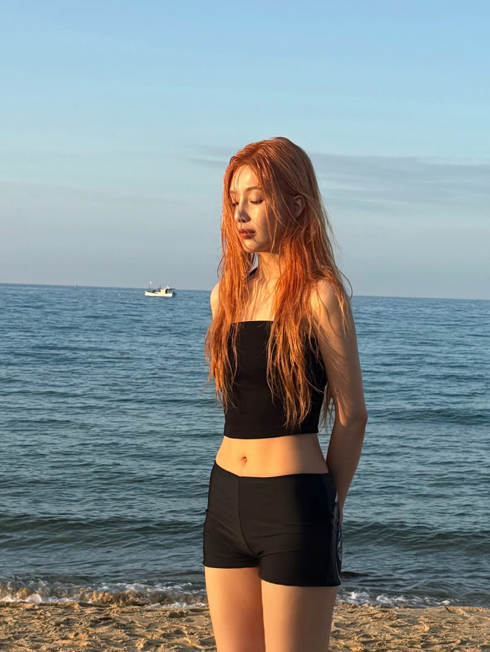 Red Velvet Joy, was your body like this?The 11-shaped abs with the narrow waist