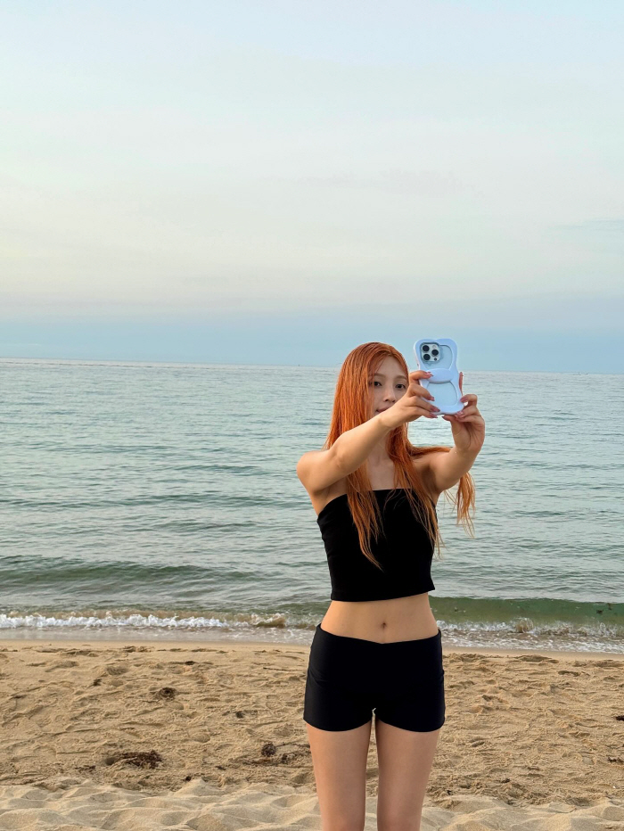 Red Velvet Joy, was your body like this?The 11-shaped abs with the narrow waist