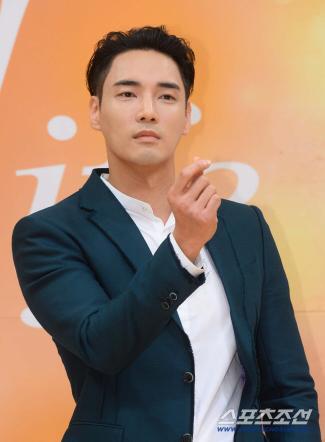  I wanted to stay sober with 女...Kang Ji-seop's return to JMS after two years of controversy
