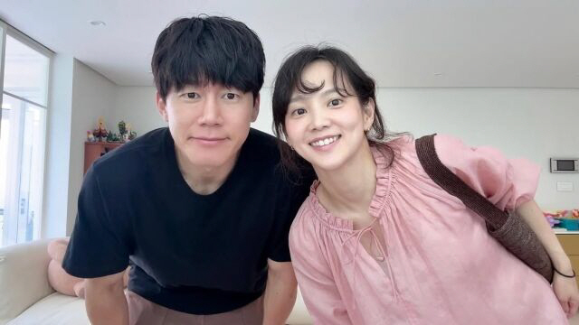  41 years old for real? Yoon Seung-ah ♥ Kim Moo-yeol is still flirting after 10 years of marriage