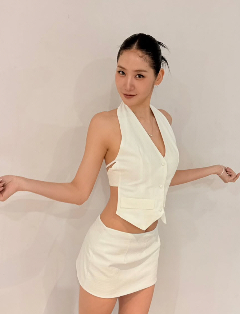  Double eyelid glue natural...SISTAR Owns Losing 10kg, Explodes Confidence With Exposed Dresses After Explaining Plastic Surgery Rumors