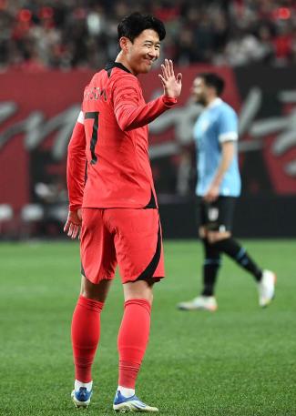 Son Heung-min, what the hell are you... Son Heung-min chose to go to the U.S. as he is about to join LA FC. To adapt to the 2026 North-China World Cup!