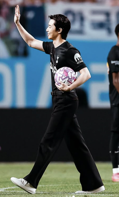 Son Heung-min's Funny Lee Su-ji Appears on the Electronic Board of 'Illusion Cam Parody'...65,000 spectators are devastated