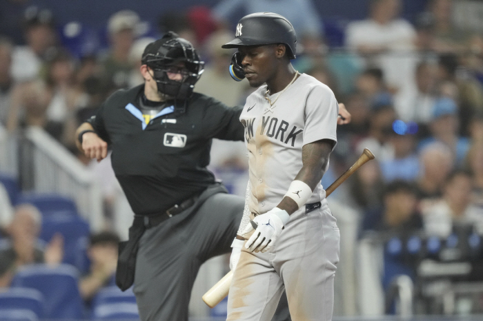 There are too many mistakes. NYY legends are angry, but they lost again today. The first sweep loss in history to MIA