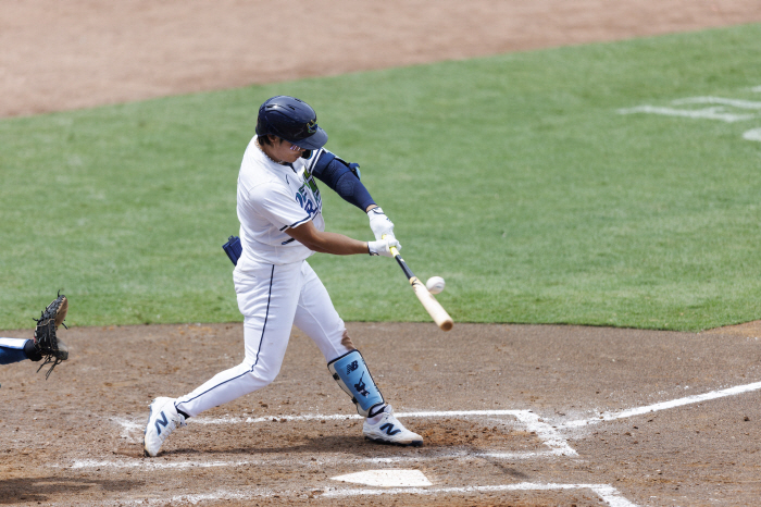 Two hits  two walks  two steals Ohtani leads, and Yamamoto pushes LAD 30 TB without allowing 6K runs in five ⅔ innings