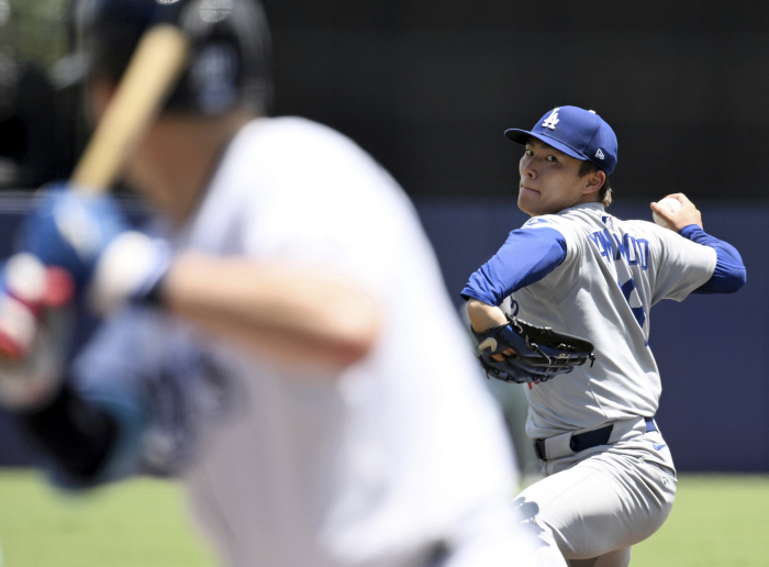 Two hits  two walks  two steals Ohtani leads, and Yamamoto pushes LAD 30 TB without allowing 6K runs in five ⅔ innings