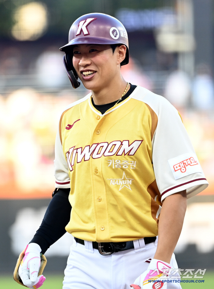 Was the stigma of selling players to survive and ruin the league unfair? Why did Kiwoom suddenly burst a crazy contract worth 12 billion won