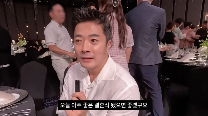 We were that close...Kwon Sang-woo congratulates you on a large amount of money and a gift → I heard you got a call the day before,