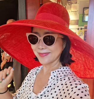 Yoon Young-mi confesses that she has to starve herself for a few months in luxury shopping in New York