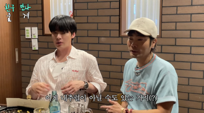 Ahn Jae-hyun Shows Off Muscular Physique After 10kg Bulk-Up