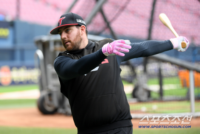 Austin, who will lead the first place, is back. Normal training with colleagues. I'm going to play against Doosan today
