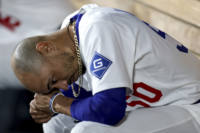 Did you catch it? StL's eyes of resentment towards right field, Betts 5G21 at-bats. Roberts will soon be batting