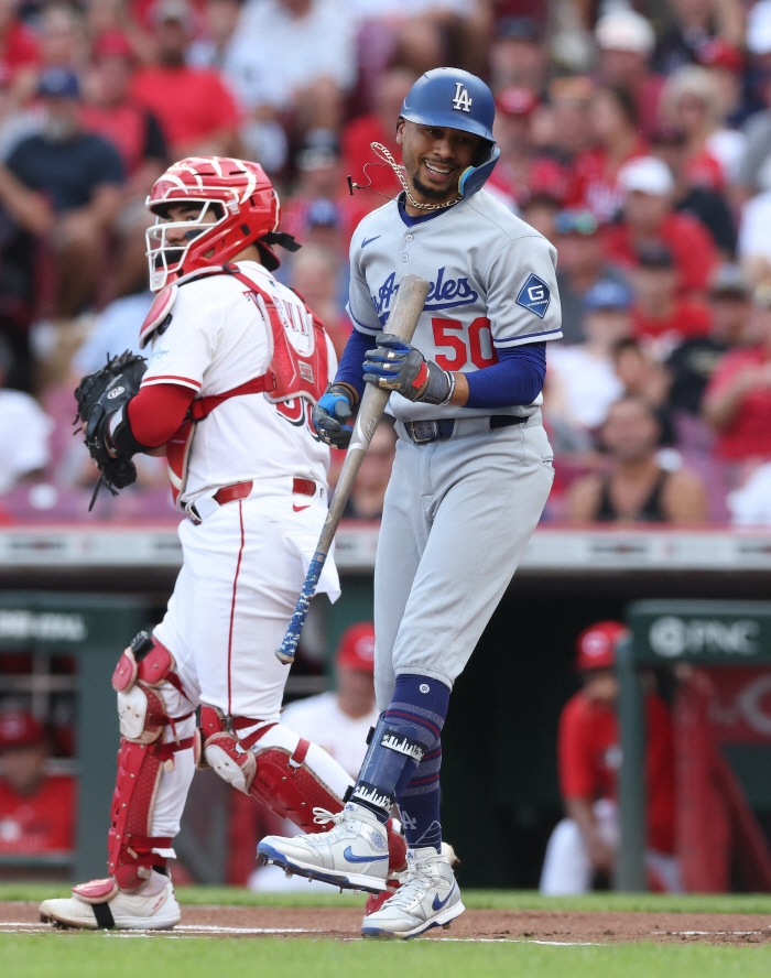 Did you catch it? StL's eyes of resentment towards right field, Betts 5G21 at-bats. Roberts will soon be batting