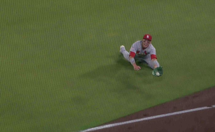 Did you catch it? StL's eyes of resentment towards right field, Betts 5G21 at-bats. Roberts will soon be batting
