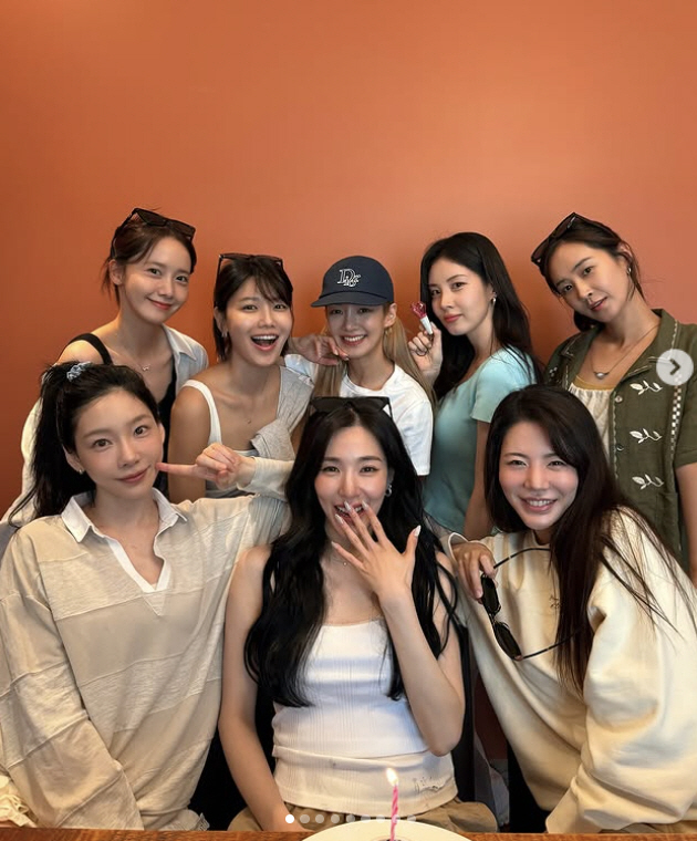 Girls' Generation's Taeyeon is back together for the 18th anniversary. Behind the scenes